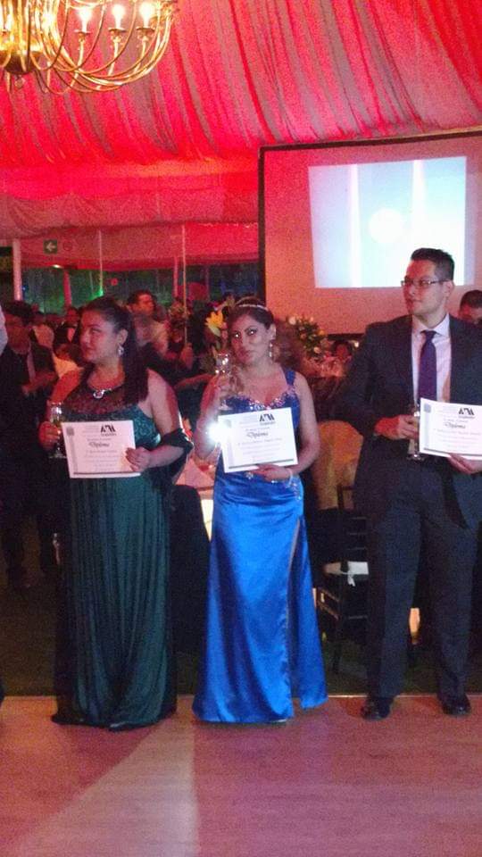 maggiepb25's tweet photo. La vida se hace de recuerdos de momentos de emociones pero sobre todo de satisfacciones.
Ya, 4 años

Un sueño, una etapa, una meta vivida y sobre todo la celebración de un gran esfuerzo @18Jun2016 @18Jun2020
#IngenieraIndustrial
#UAM_A❤️
#AlmaMater
#PanterasNegras
#Graduation2016 https://t.co/KUR67SXWkE
