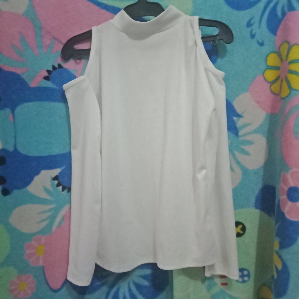 White turtleneck (na pang bakuna)70 pesosSize xs-s