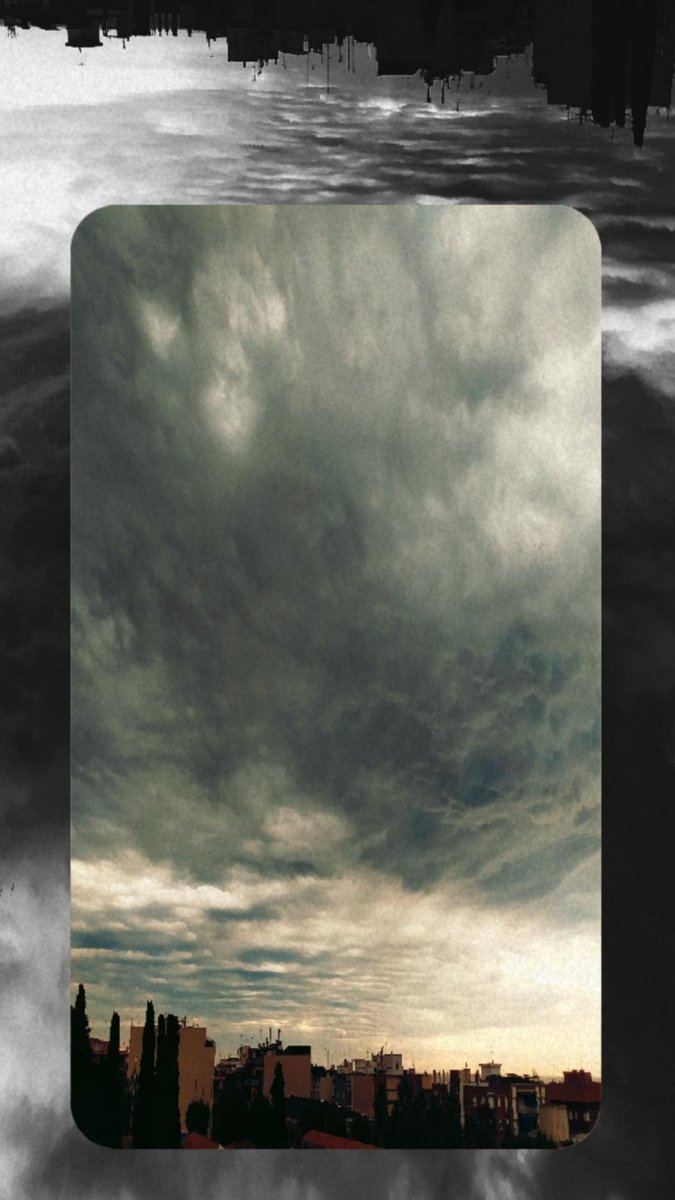 Tsunami encubierto,
tormenta en silencio, 
belleza en sepia.
Mañanas cubriendo de gris
un edén sin manzanas.