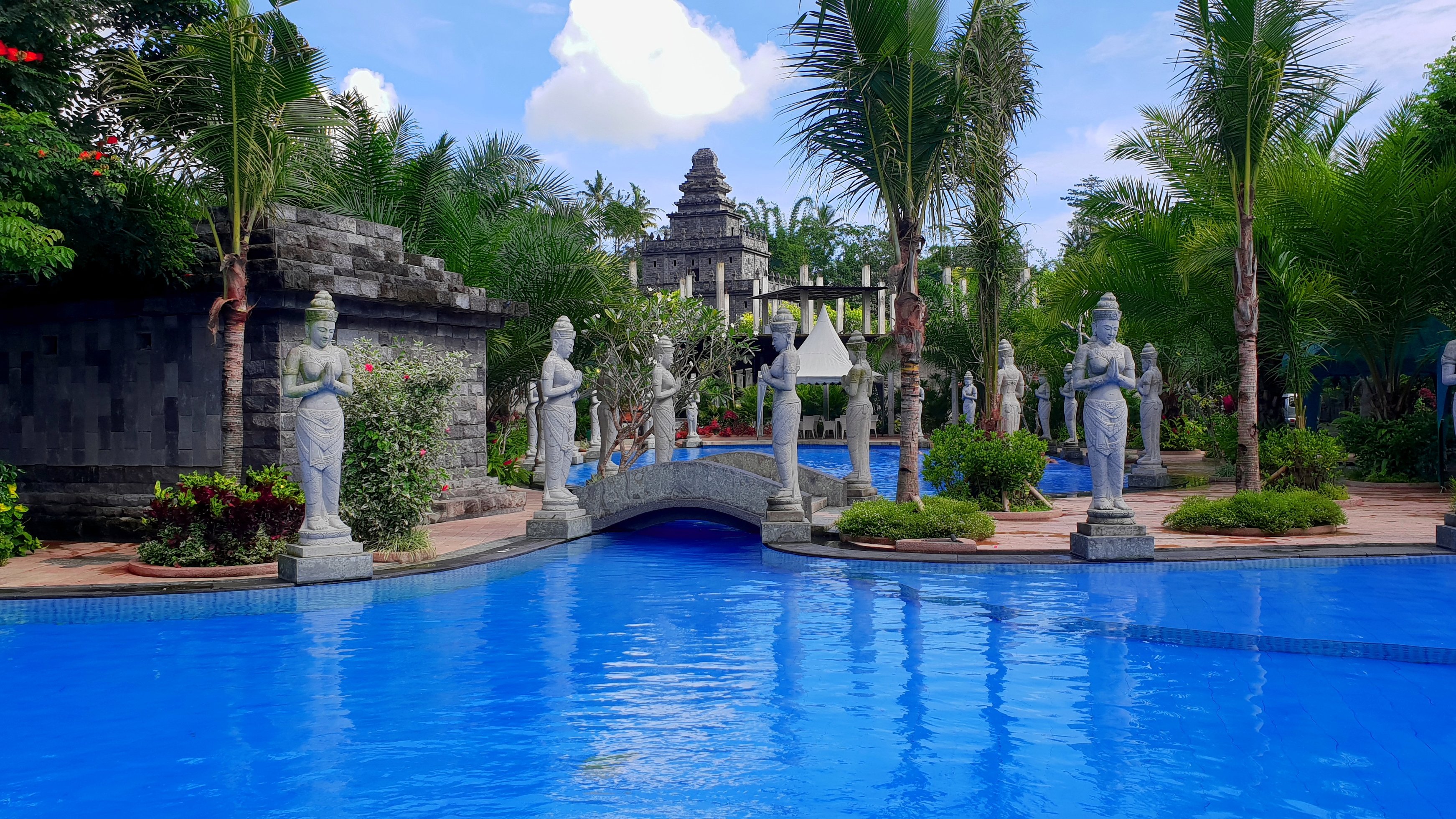 wisata lembah tumpang on X: "Kolam Renang Maheswara yang paling di gemari  wisatawan yang berkunjung ke Wisata lembah Tumpang Malang. contact rsv  081335081450 dengan harga tiket Rp 60.000 https://t.co/2ABIY3T8Xm" / X
