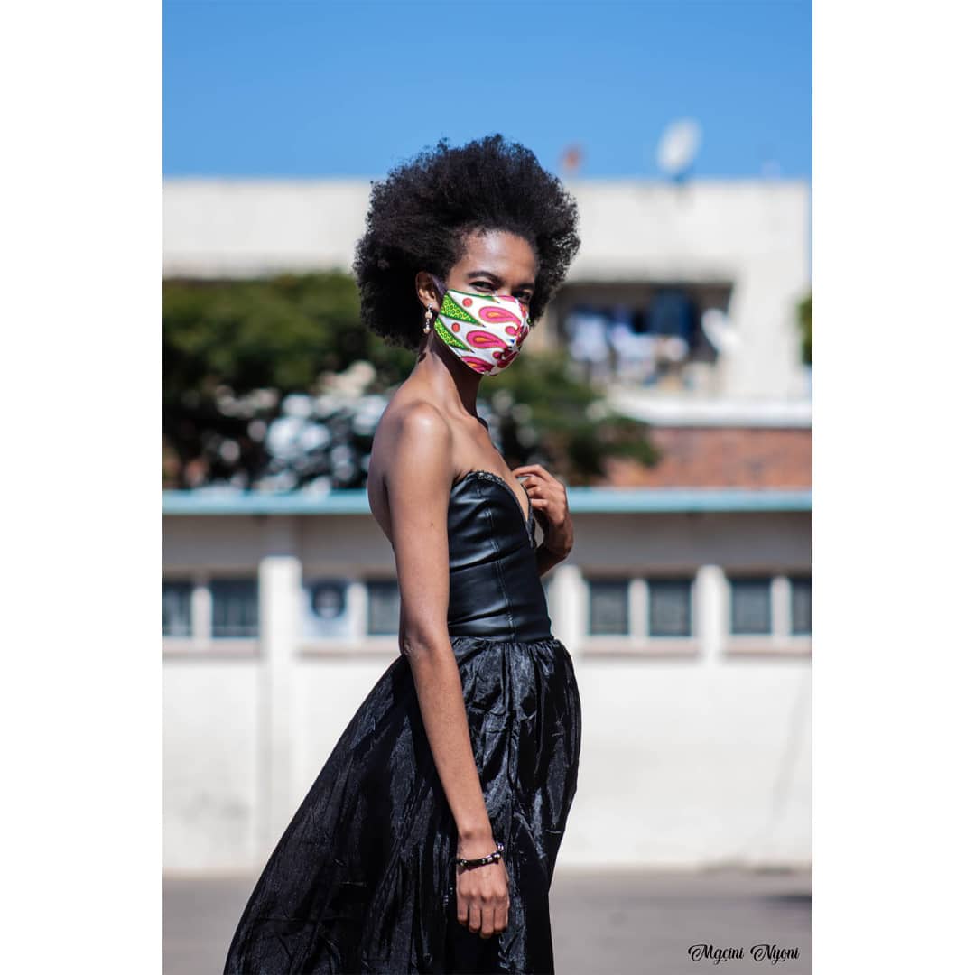 houseofmutu's tweet photo. *#Thursday FashionSession*
*@mutu fashion dairies*
+Black Sister Strapeless dress = Rexine & Crushed Taffeta
@Echoes&Shadows
@Houseofmutu.zw
@mutucouture
@convergenceZW
@Sheizyn
@YankieSonia
@ProjectFashionA
@umceco.tv
@zimfashion
@zimmodels
#suiteNo.1
#umcecowayawaya https://t.co/GmfyNSE7cg