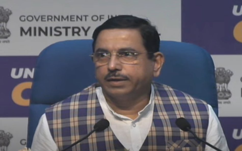 LIVE: Major burden of the responsibility of ensuring coal availability is being discharged by  @CoalIndiaHQ, which has been producing nearly 85% of domestic coal production - Minister  @JoshiPralhad