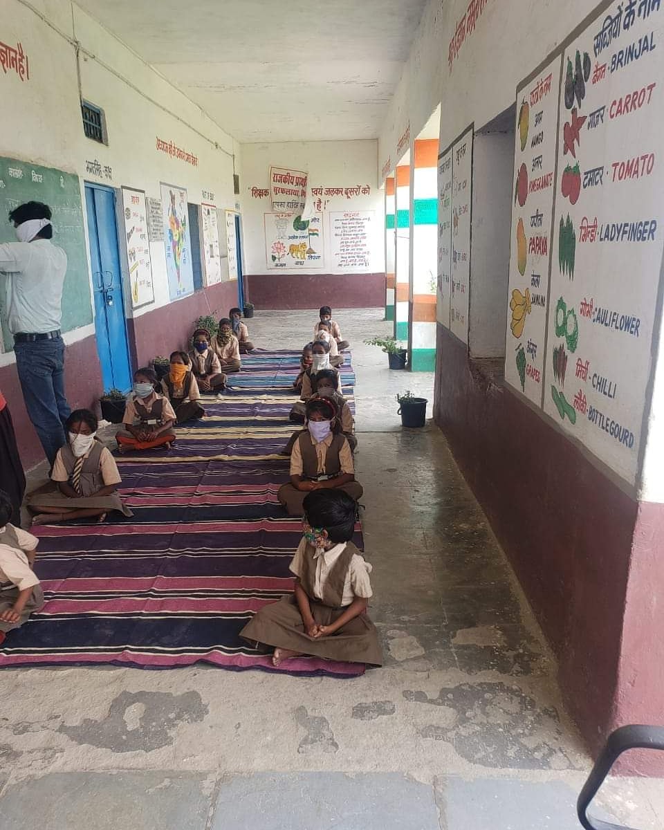 Rotary 3054 (@3054rotary) on Twitter photo रोटरी क्लब वसुधा के साथ "गिफ्ट अ बस्ता" के अंतर्गत आज सुबह जिलाशिक्षा अधिकारी की अनुमति से प्रधानाध्यापक भेरूलाल जी के नेतृत्व में सोशल डिस्टसींग का ध्यान रखते हुए 11 :30 बजे सुरफलाया, विद्यालय के बच्चों को जीन्स से बने बेग ओर मास्क टिफ़िन निशुल्क़ वितरित किये गए
<a href="/bagofsmile/">Bag of Smile Foundation</a> रोटरी क्लब वसुधा के साथ "गिफ्ट अ बस्ता" के अंतर्गत आज सुबह जिलाशिक्षा अधिकारी की अनुमति से प्रधानाध्यापक भेरूलाल जी के नेतृत्व में सोशल डिस्टसींग का ध्यान रखते हुए 11 :30 बजे सुरफलाया, विद्यालय के बच्चों को जीन्स से बने बेग ओर मास्क टिफ़िन निशुल्क़ वितरित किये गए
<a href="/bagofsmile/">Bag of Smile Foundation</a>
