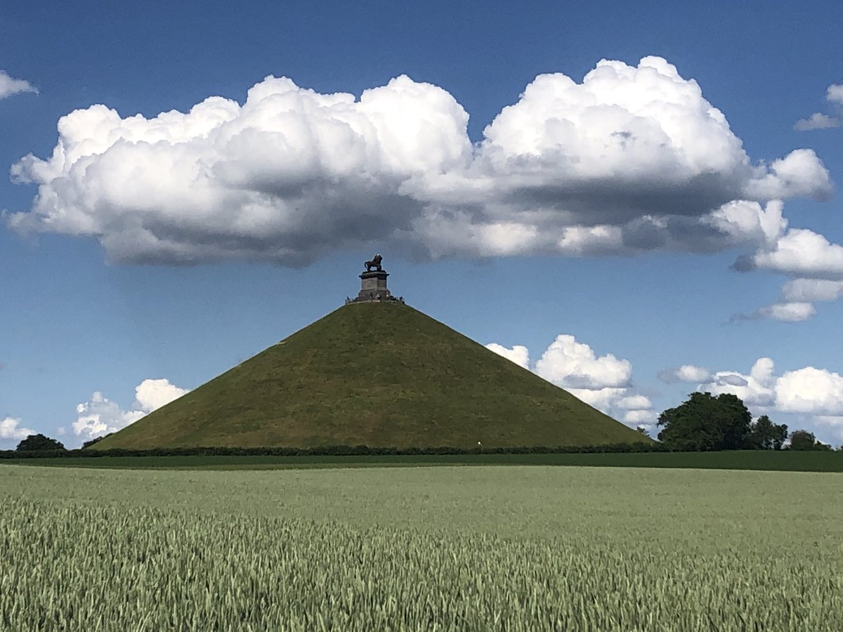 Today is the 205th anniversary of the Battle of Waterloo that ended the Napoleonic Wars. Last weekend I visited the site of a bloody struggle in which more than a quarter of the 180,000-plus troops who fought there became casualties. A short thread.  (1/7)