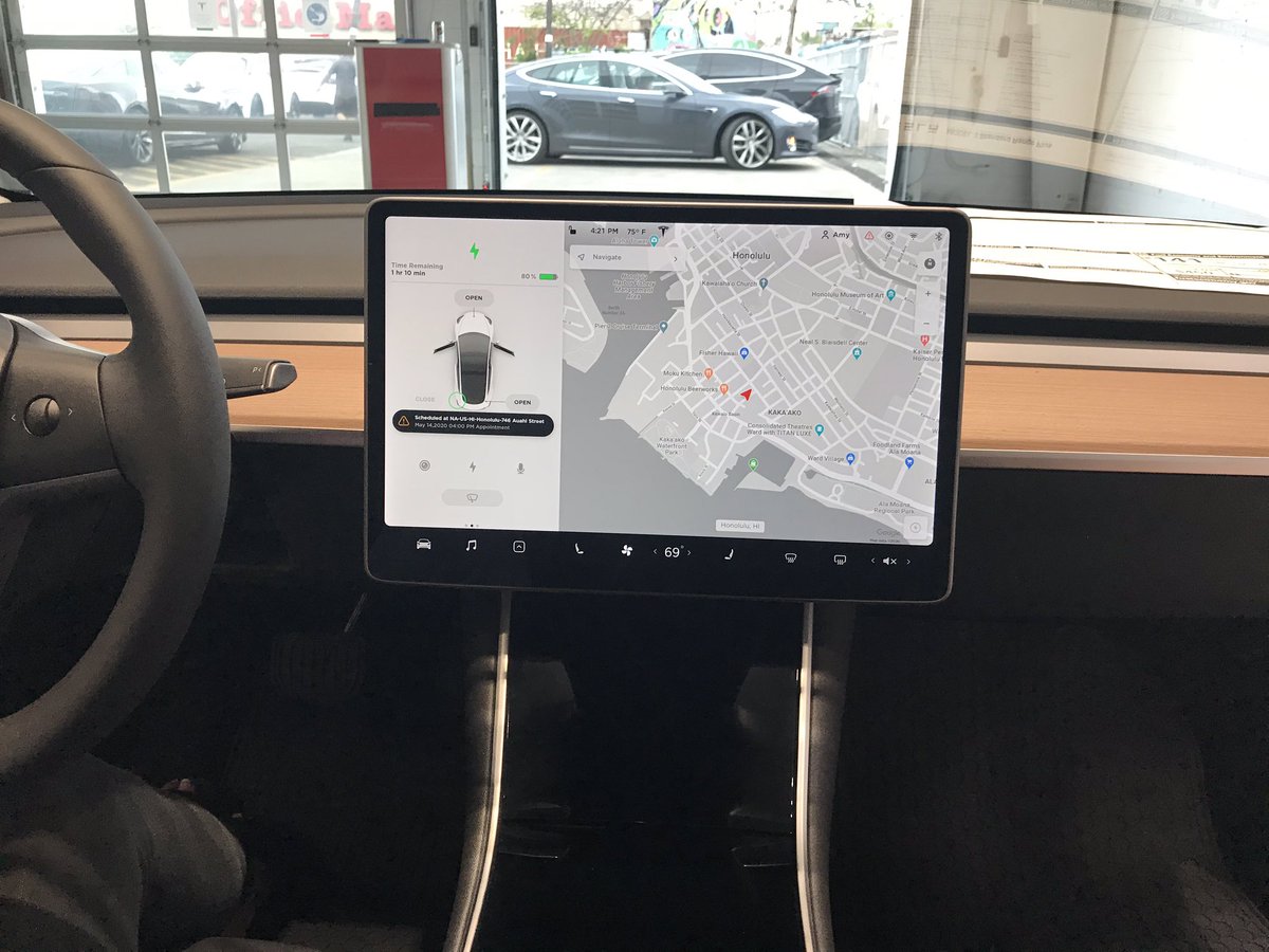 weedrivetesla's tweet photo. Finished the center console and dash carbon fiber on one of our Model 3’s. Looks so much better! #tesla @elonmusk you should totally do this option for the Performance Model 3’s and Y. 🤞🏼Checkout the before and after. @Tesla #model3 https://t.co/UP8aekwjdQ