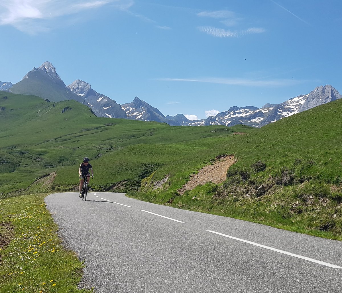LluisCapdevila1's tweet photo. Como no sabemos lo que va a pasar,  mas vale intentar disfrutar de lo que esta pasando! Un año atras en el magnífico #colaubisque #pyrenees https://t.co/sDHhqbsrDX