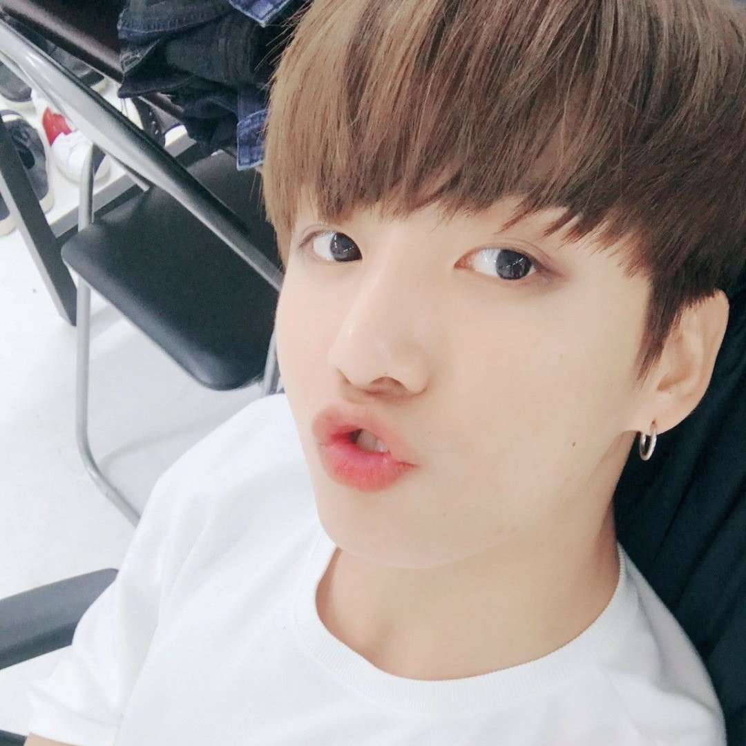 jeon jungkook but he gets older as you scroll; a thread ♡