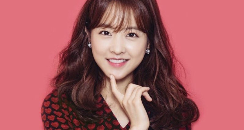 4) Who’s the female supporting actress?Favourite/ Most Preferred Colour! Red: Esom  #Esom Blue: Nara  #KwonNara Black: Lee Sung Kyung  #LeeSungKyung Green: Park Bo Young  #ParkBoYoung