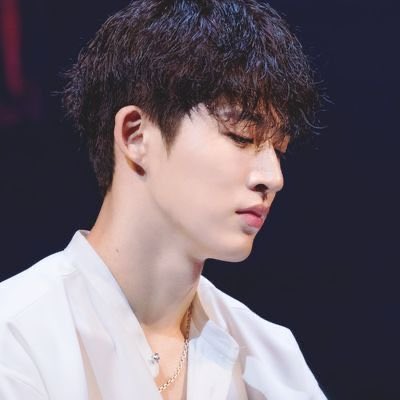imyeonbiju's tweet photo. VRAIMENT TROP FIÈRE 🥺🥺🥺 ON OUBLIE PAS DE REMERCIER LE GRAND KIM HANBIN ❤️ 
#LoveScenario400M #iKON_LoveScenario400M #YG_TreatiKONBetter #THANKYOUHANBIN #KIMHANBIN 
#HanbinIsAMasterpiece https://t.co/j4ZRHeWdOd