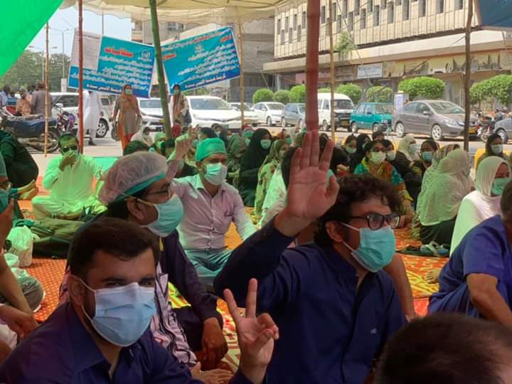 waseem4488's tweet photo. Today is 12th day of protest of Doctors of sindh at Karachi press clup.
But still no any response from Saen Sarkar ??
#GHASindhdemandsjustice
@BBhuttoZardari 
@SindhCMHouse
@murtazawahab1
@iqrarulhassan https://t.co/GgouR0qvdM