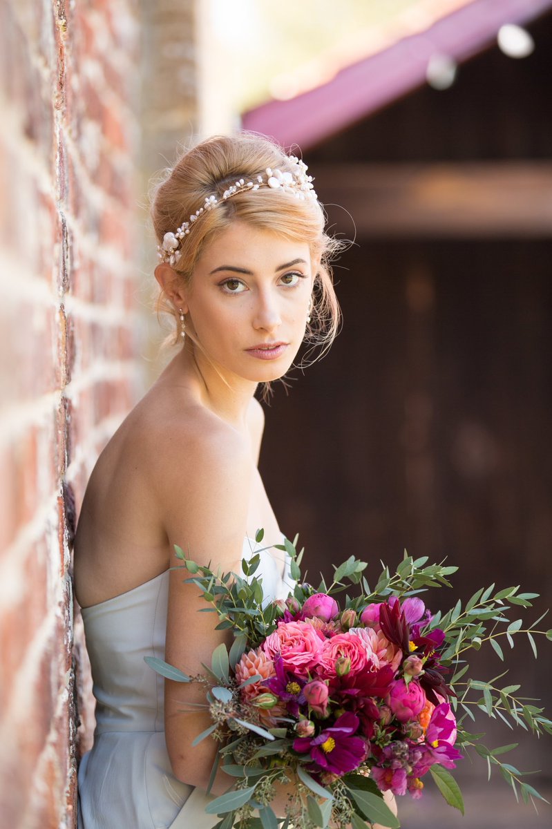 Stardust is a delicately interwoven hair vine, with floral clusters of fresh water pearls alongside glistening bicone crystals with an AB coating. Set on a wire, this elegant and versatile head piece can be tied or… instagram.com/p/CBVl9Ovpkv_/…