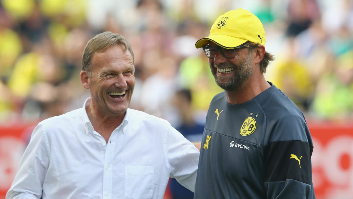Jürgen Klopp: “So I whistled because I can whistle quite loudly and I noticed the silhouette slowed down a little. So I waited and saw Aki Watzke (Hans-Joachim Watzke, Borussia Dortmund CEO). So Aki and I were the only people on this huge yard.”