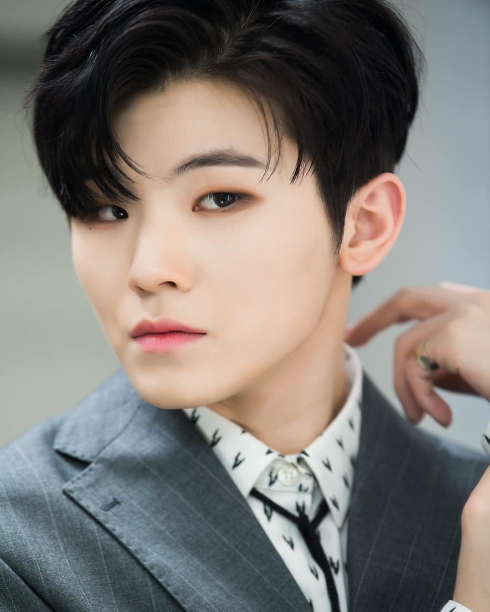 Shimizu Kiyoko/Lee Jihoon- hella cute even if they don't try to be- usually blank-faced- takes no one's bullshit- everyone's a hoe for them- tell me you don't see it