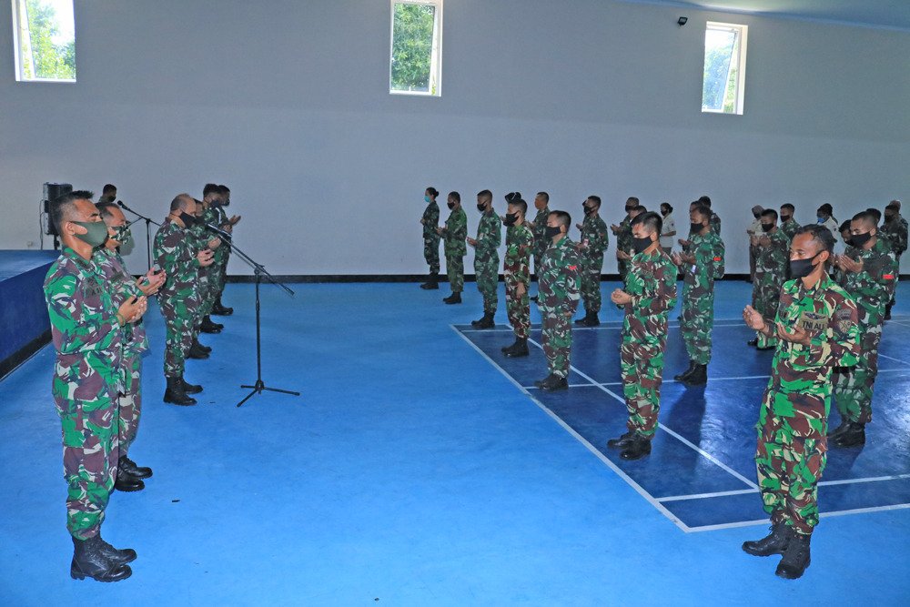 LanudZ's tweet photo. Lanud ZAM Melaksanakan Doa Bersama Untuk Pemulihan Covid-19 dan Lambangja
Pangkalan TNI Angkatan Udara M. Zainuddin Abdul Madjid, Kamis (18/6) melaksanakan doa bersama untuk pemulihan agar wabah pandemic Covid-19 ini segera berakhir https://t.co/2EQY0Sv7vH