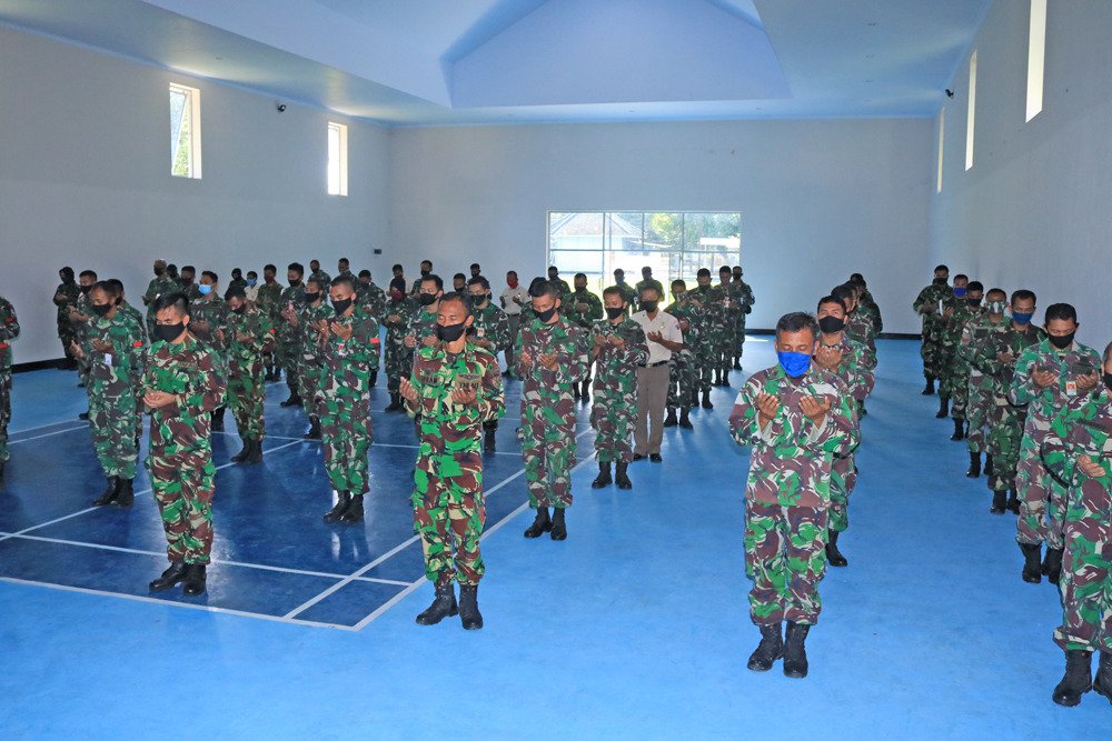 LanudZ's tweet photo. Lanud ZAM Melaksanakan Doa Bersama Untuk Pemulihan Covid-19 dan Lambangja
Pangkalan TNI Angkatan Udara M. Zainuddin Abdul Madjid, Kamis (18/6) melaksanakan doa bersama untuk pemulihan agar wabah pandemic Covid-19 ini segera berakhir https://t.co/2EQY0Sv7vH