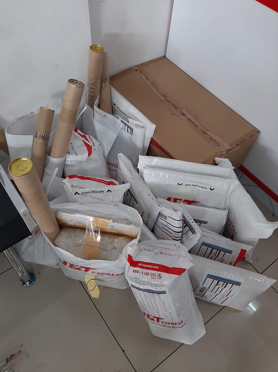 GotchuMarketPH's tweet photo. All J&amp;T packages shipped today! Thank you so much for your patience, we’ll update the masterlist within the day~ Please drop us a feedback when it arrives 💖 #GMPHUpdates https://t.co/hXceXp63xf