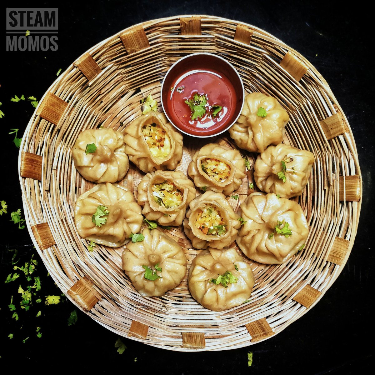 Recipe_Theatre's tweet photo. The most popular street food #SteamMomos #tibetianfood #homemade #vegeterian #foodblogger #foodphotographer #recipetheatre #streetfood
Website:https://t.co/To6LEg8F7J
Instagram: https://t.co/c8AsdpvA8m https://t.co/5wriQiwpLi