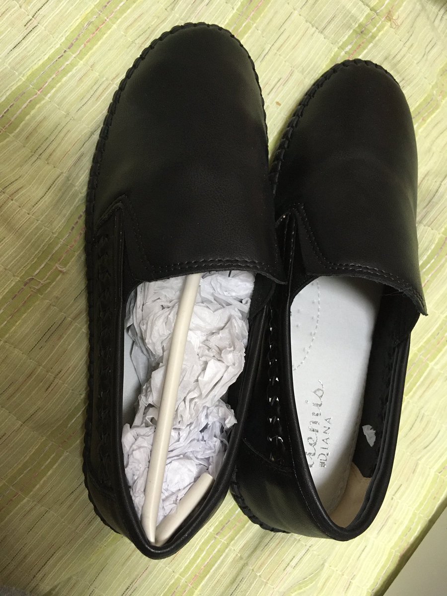 もふもふ アルテミスbyダイアナのワイズd合皮購入 21 5 22cmの幅広すぎない合皮靴って探すのが困難なんだよね 歩いてみないと分からないけど 少し爪先がきついかな 伸びるかな 雨の日に履ける靴としてはまあまあいける もふもふ アルテミスbyダイアナのワイズd合皮購入 21 5 22cmの幅広すぎない合皮靴って探すのが困難なんだよね 歩いてみないと分からないけど 少し爪先がきついかな 伸びるかな 雨の日に履ける靴としてはまあまあいける