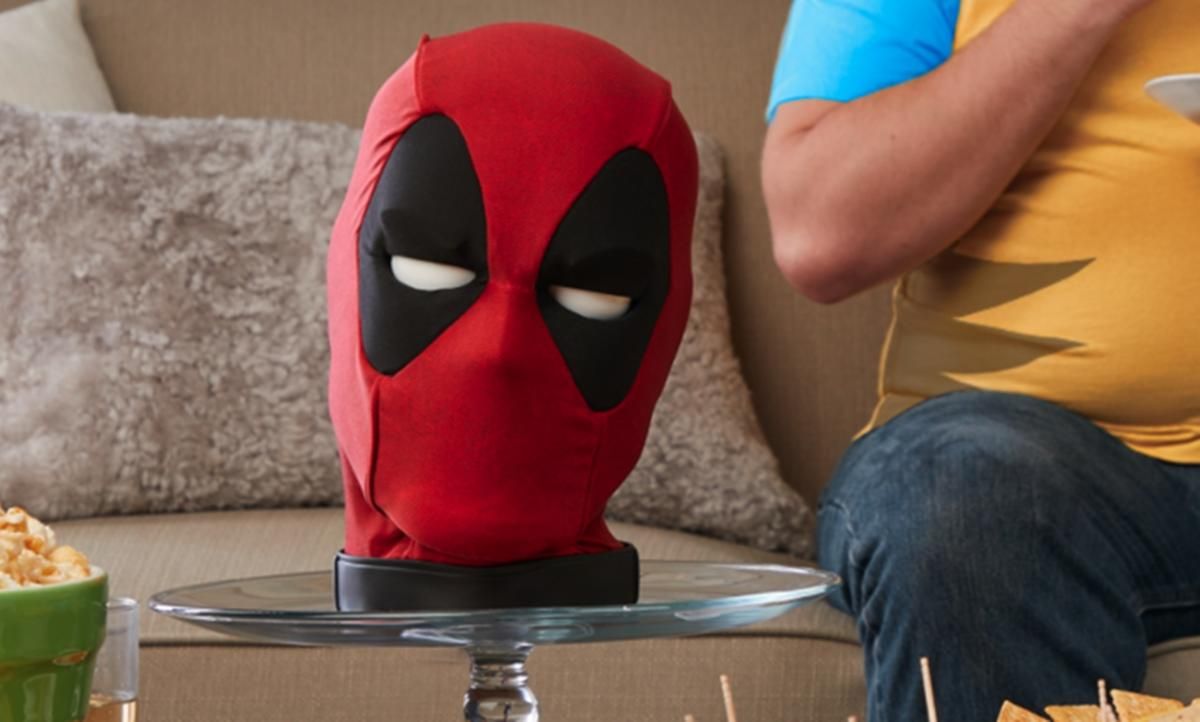 Así de alucinante es la nueva cabeza interactiva de #Deadpool que lanzará Hasbro este otoño: buff.ly/2YF0EY6