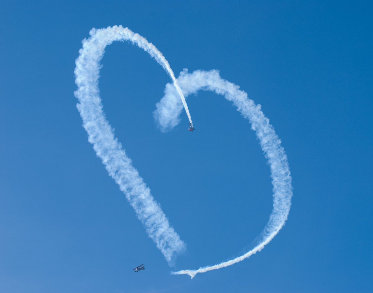 Flightfulapp's tweet photo. Sending messages from the sky? Flightful makes in-flight texting a lot easier with just one click. #flightful #flyingsoon #inflight #apex https://t.co/sRYkvlNZ7g