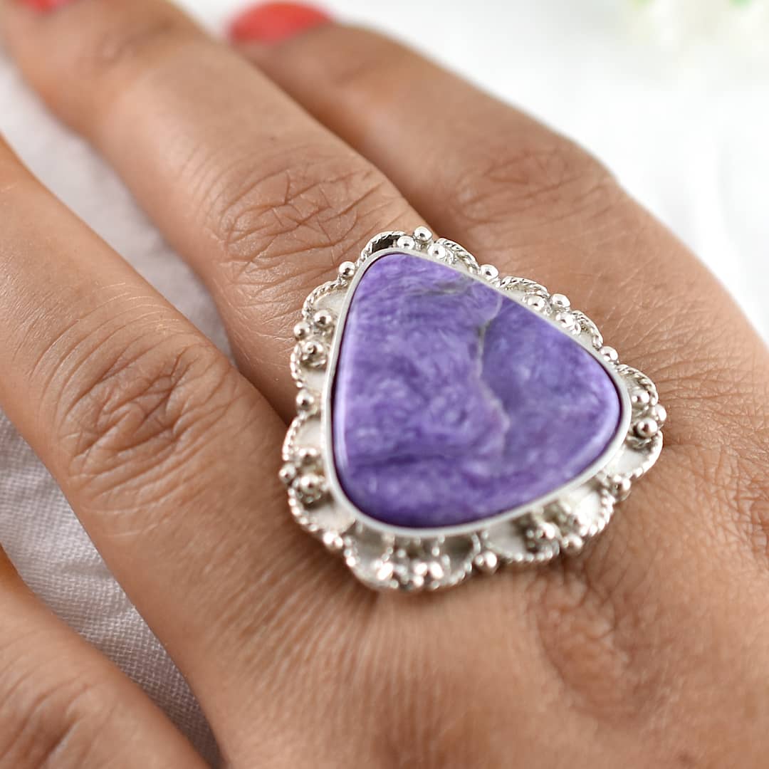 veracityjewelry's tweet photo. This beautiful Charoite Gemstone Ring handcrafted by Indian Artisian. It has been made 925 Sterling Silver and hand polished to make it look outstanding.
#charoite #charoitejewelry #charoitestone #charoitependant #charoitering #charoiterings
#veracityjewellery
#deliveringsmile https://t.co/kAolcKdIs1