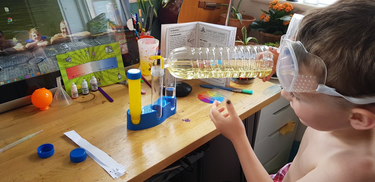 echoholistics's tweet image. Looking at mixing chemicals, using oil, water and food colouring, it got messy.....💦 @wps_pink