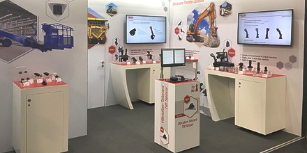 cw_indgroup's tweet photo. #Throwback to April 2019 @baumaOfficial in Germany; the first appearance of our #VibrationTolerantTiltSensor demonstration!
#sensor #tiltsensor #demonstration #industryevent #tbt #throwbackthursday #baumagermany https://t.co/t0JTmZAJBg