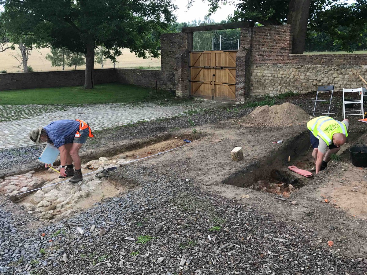 ProfTonyPollard's tweet photo. 40 French broke through N. Gate. Famously closed by Coldstream Guards, but Scots Guards also involved. French killed. @DigWaterloo excavation shows they entered into a confined space &amp; most probably killed there. Nice to find Scots Guards buttons as well as CG! #Waterloo205 https://t.co/1m8daWZC6e