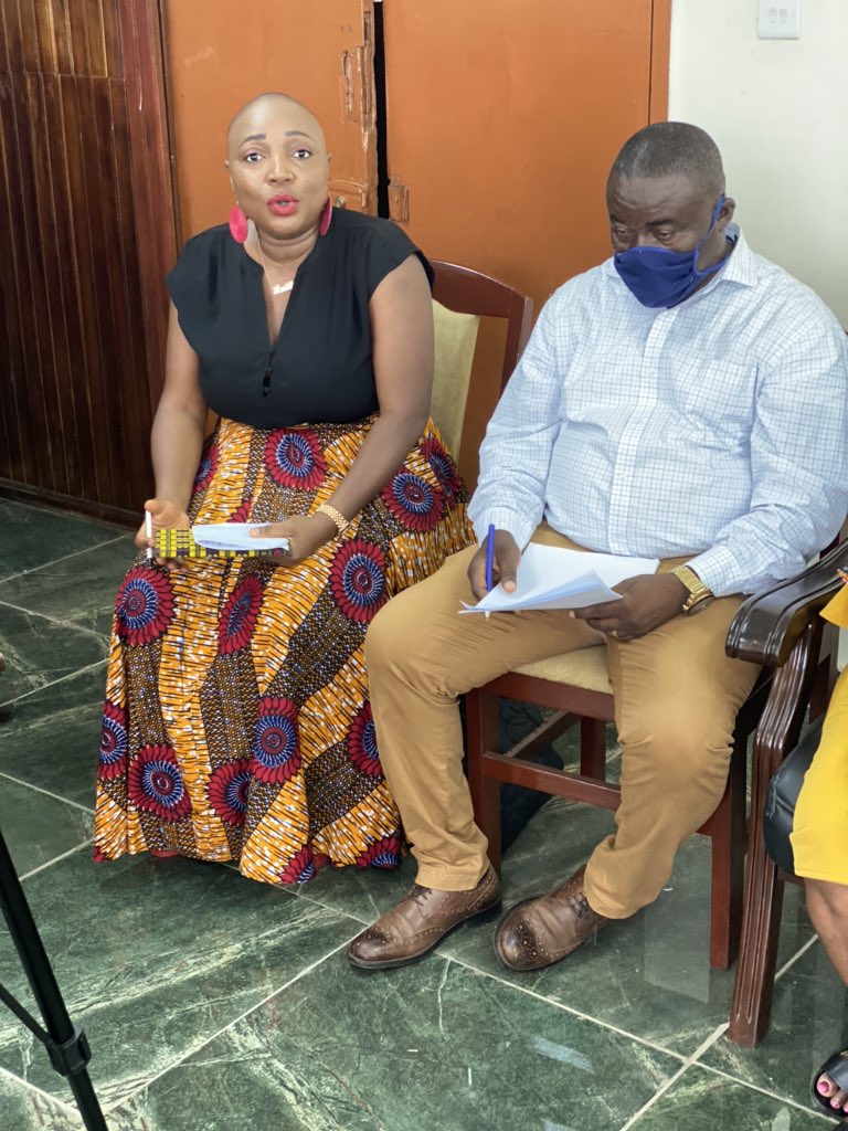 BafsLeone's tweet photo. Formal handing over of the harmonized Para Veterinary Curriculum for tertiary institutions in Sierra Leone to MAF to contribute towards filling the gap in the middle level manpower in the livestock sector. 
@TomVensEU @AmbroseJames12 @jemilla2 #EU #NAO #BAFS https://t.co/EZF6VVaVk6