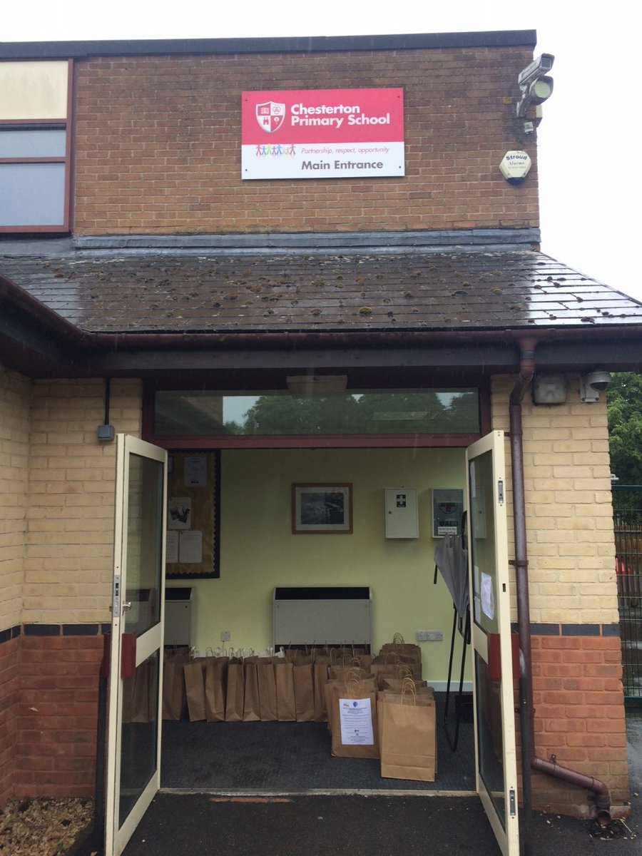 Play_Glos's tweet photo. Today we delivered 50 Bags of Play to Chesterton, these were kindly funded by @CirenTC
Huge thank you to @ChestertonPrim1 for arranging the distribution of these bags to children and families in the local community 👏
#BagsOfPlay #CommunitySupport #PlayMatters #CoronaPlay https://t.co/kpnOhvHq0M