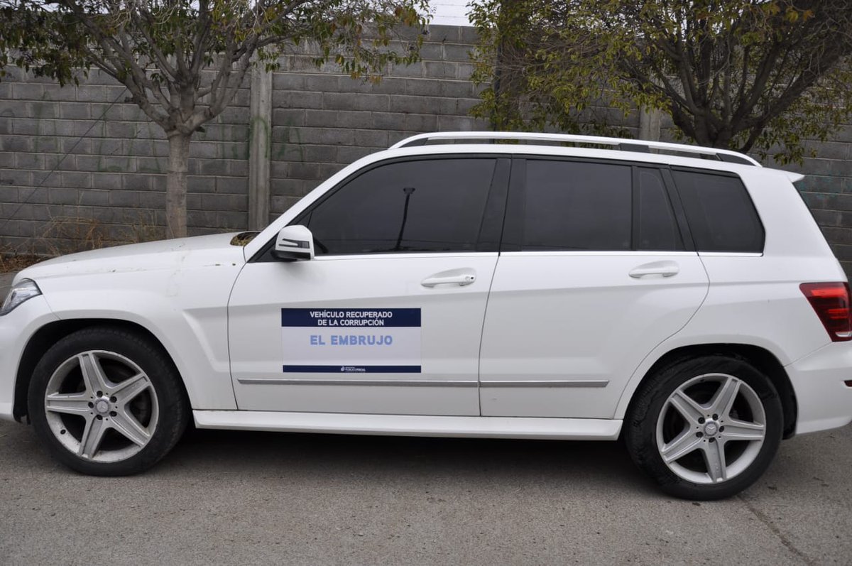 NicolasGil2011's tweet image. #Embrujo #Corrupcion

🚘El Ministerio Público Fiscal ploteó una flota de vehículos decomisados por la causa de corrupción #ElEmbrujo
💰Los autos están ploteados con el lema: "Vehículo secuestrado de la corrupción. El Embrujo".

La nota completa en la edición impresa de @ElChubut