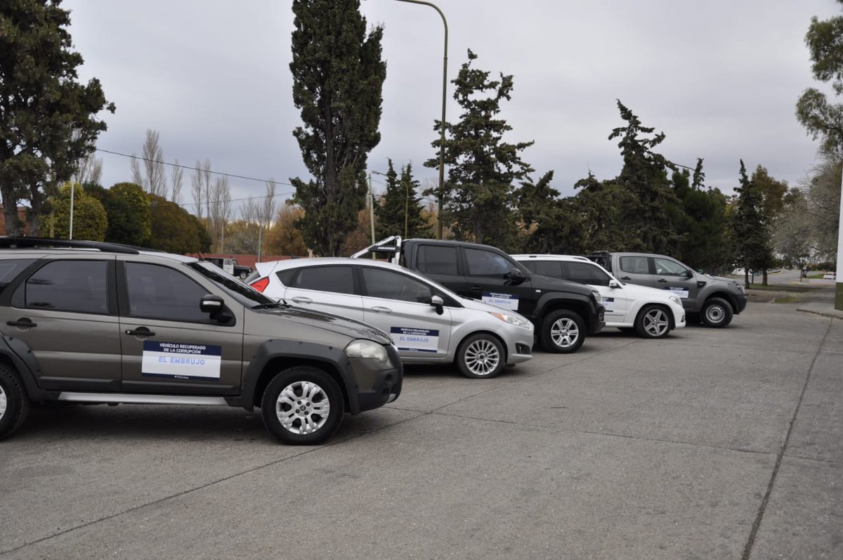 NicolasGil2011's tweet image. #Embrujo #Corrupcion

🚘El Ministerio Público Fiscal ploteó una flota de vehículos decomisados por la causa de corrupción #ElEmbrujo
💰Los autos están ploteados con el lema: "Vehículo secuestrado de la corrupción. El Embrujo".

La nota completa en la edición impresa de @ElChubut