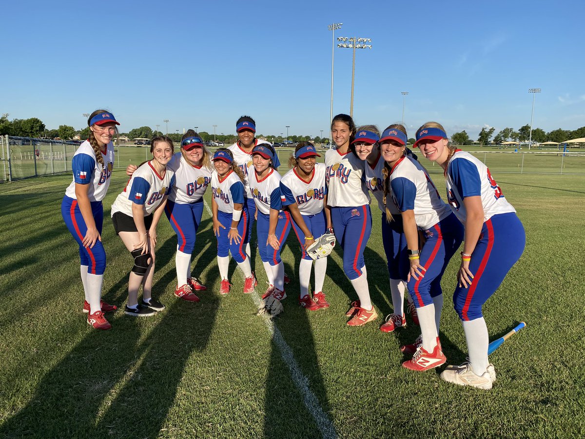 The girls wanted a pic before their games today. COACHES...tune in on @AthletesGoLive to watch the Texas Glory 16u Naudin today at 9, 11, 1, 3 (central time)! Team code: 4077 #summershootout