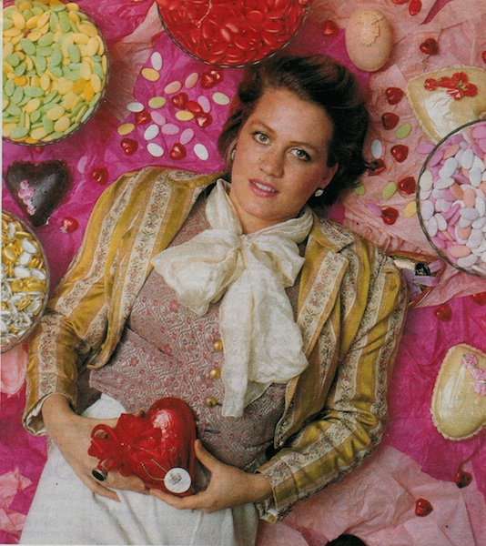 luminaries_mag's tweet image. . @DeliaCazzato @SoilAssociation Move over Goldfinger! It's 😋 #organicfood &amp;amp; dark #chocolate 🍫 that keeps organic girl #reporter forever young! bit.ly/2YknJyZEHOrgFo… Join me on  #EHMagChatShow 🛋️🎉✨ tonight #foodchat #farmtofork #ShowUp4EHMag #MediaBuzz Don't miss out!