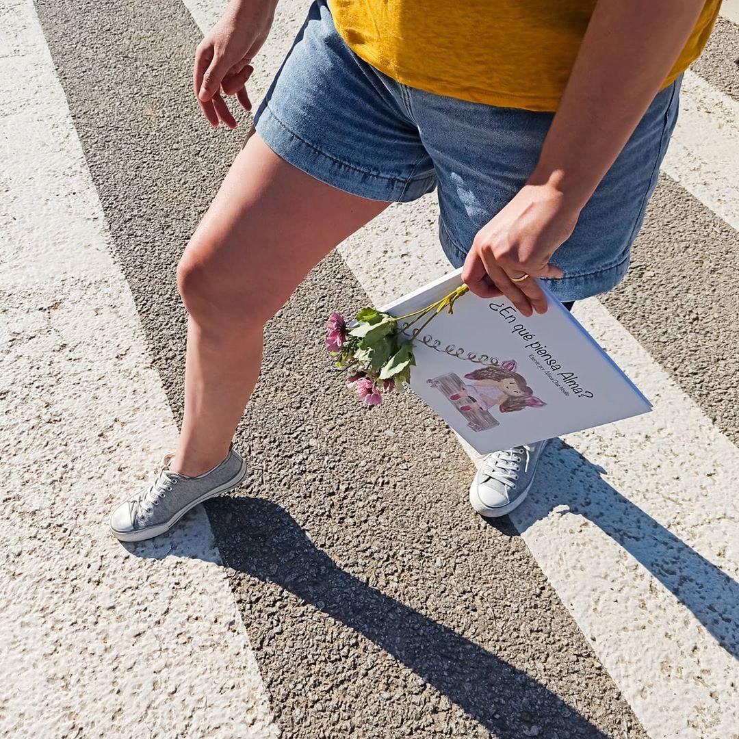 Reseña de "¿En qué piensa Alma?" hecha por @ratitabibliotecaria. Muchas gracias ❤️
#toc #libros #reseñas #saludmental #ansiedad #cuentos #librosrecomendados #ocd