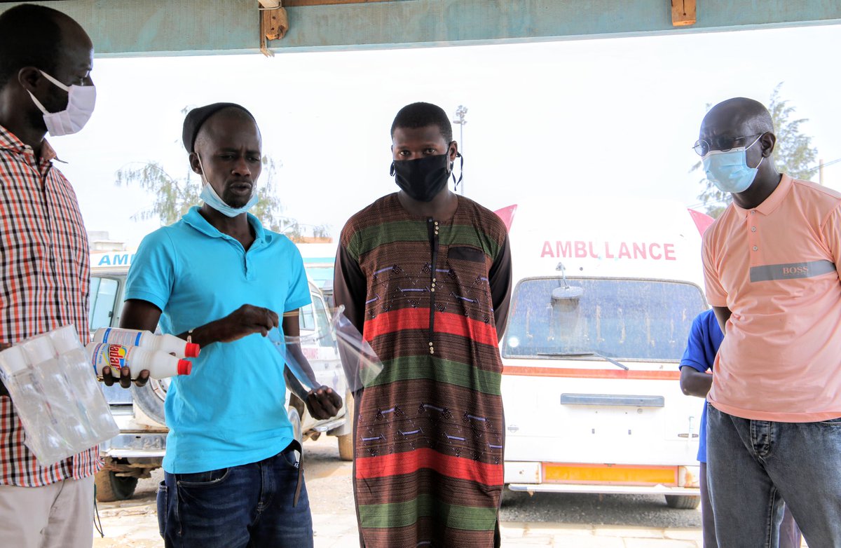 GroupeSonatel's tweet photo. M. Malal Tall alias Fou Malade a remis une partie de ces visères produites par notre FabLab Solidaire au district de santé de Wakhinane, Guediwaye ce samedi 13 juin. #Kebetu #NitMooyLepp
#AndXeexCovid19 https://t.co/I96ffjzhdB
