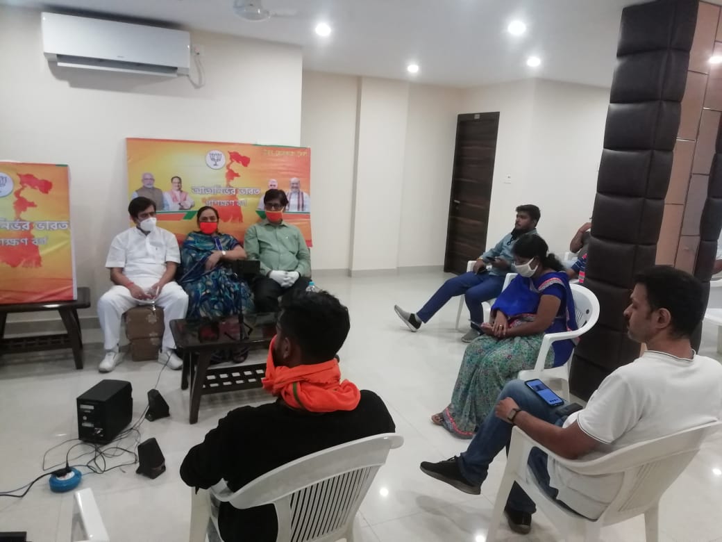 MeenaDeviPuroh2's tweet photo. A training camp was setup by BJP North Kolkata in  which BJP's  national  secretary Rahul Sinha and MP Raju Bisht were present https://t.co/5kr9Vjf5JH