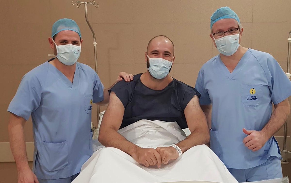 Muchas gracias al <a href="/drmanuelleyes/">Leyes, Flores & CO</a>, al <a href="/DrCesar_Flores/">César Flores</a> y a todo el equipo médico de la <a href="/ClinicaCEMTRO/">ClinicaCEMTRO</a> por su profesionalidad y trato en esta parada en boxes. Tocaba hacer una pequeña limpieza por artroscopia en la rodilla para seguir dando guerra en la pista! 👊🏼