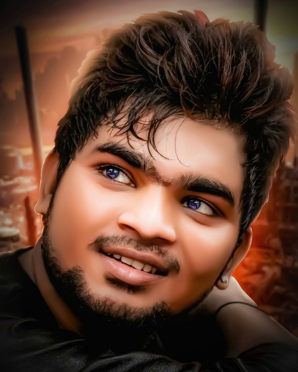 MathiKokki's tweet photo. "புலம்பும்" போது தெரியாத சோகம் கூட !, 

சிலர் "புன்னகைக்கும்" போது தெரிகிறது... https://t.co/44TmrXVKHj