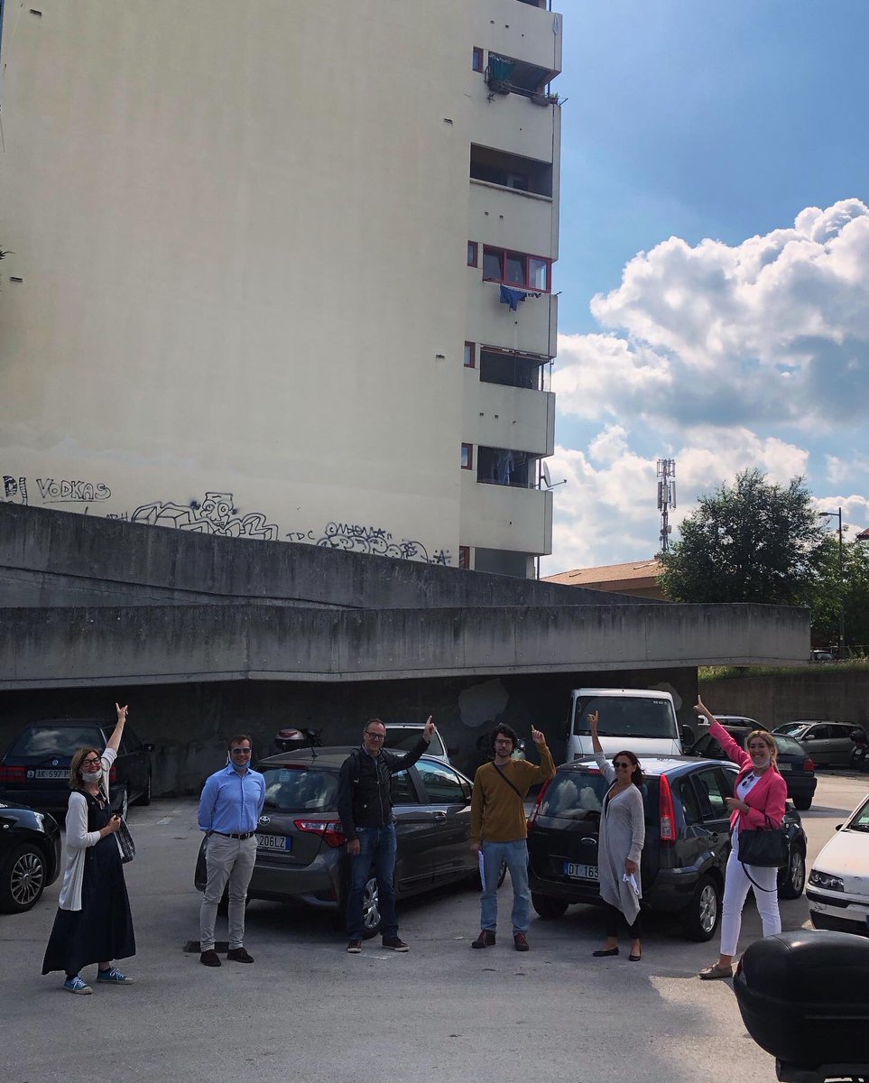 Francescadesa_'s tweet photo. Questa mattina, sopralluogo presso le “Case dei Puffi”. Un’idea che sta diventando realtà aggiungendo un ultimo tassello al progetto #Chromopolis. La città del #futuro arriverà anche qui con l’aiuto di tanti attori con cui insieme realizzeremo una grande opera! #Giovani #Trieste https://t.co/OMbJb96Cl7