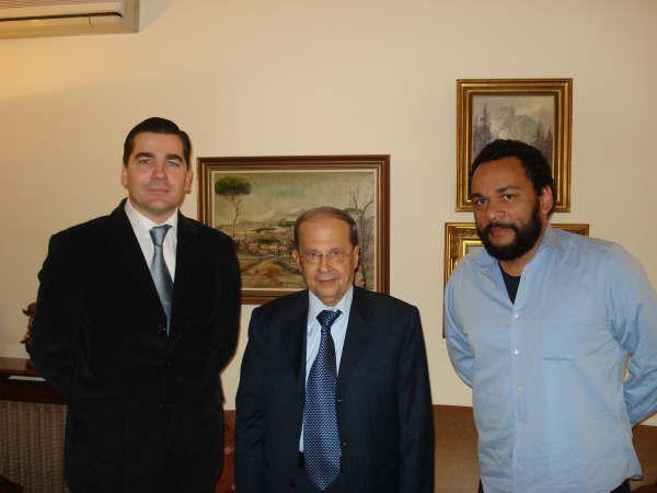 ... et ici avec le général (et futur président libanais) Michel Aoun.