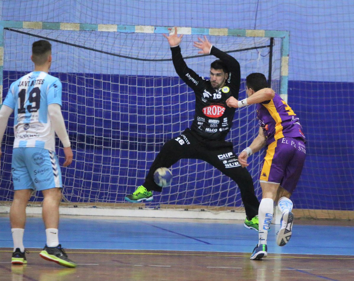 🗣️ ENTREVISTA | Hoy tendremos a <a href="/jooliva16/">jorge oliva</a>, portero del <a href="/BMCiudadDMalaga/">TROPS MÁLAGA BM.</a>. #ResinaMalagueña.

⏩ Escucha su entrevista en el 89.1 FM 📻 y sportdirectradio.es