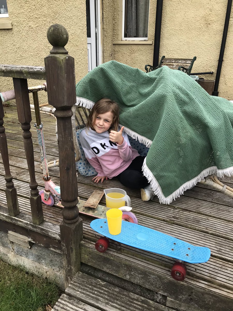 TriciaNess14's tweet photo. @OrmistonPrimary EN has been den building #RookieAtHome https://t.co/zqd9QVz3JN