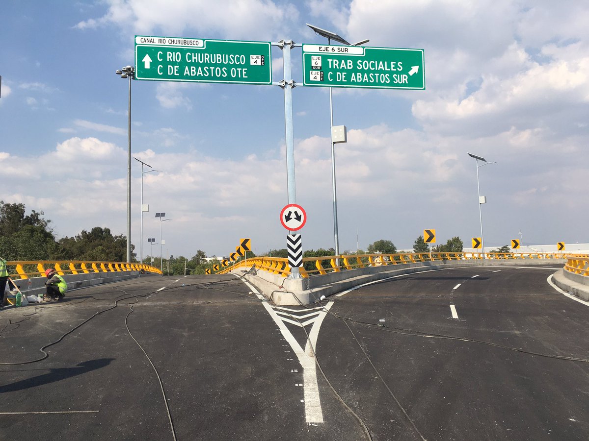 SoyHectorin's tweet photo. ¡Todo comienzo, tiene su final!
Listo para entrega al rato. #PuenteVehicularEje6Sur
#SegundoPuente... https://t.co/Ws0LDrbyMu