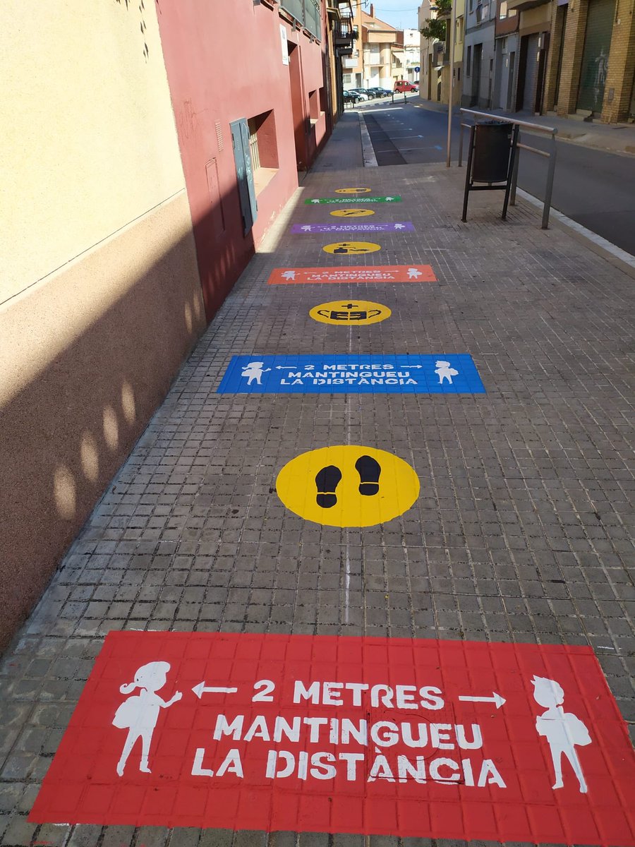 Volem donar les gràcies a l’ <a href="/AjuntamentSVH/">Ajuntament SVH</a> per aquesta bona iniciativa per tal de facilitar que es compleixin les mesures de distància a les entrades escolars. Gràcies!!