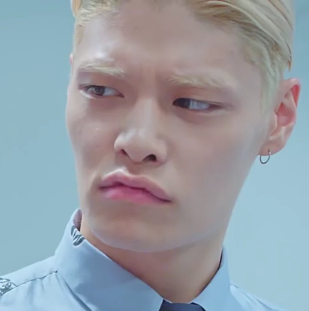 not_nctjohnny's tweet photo. jung hyuk aka artist boy AKA CHEWING GUM GUY bf material https://t.co/fqqI3TNkoo