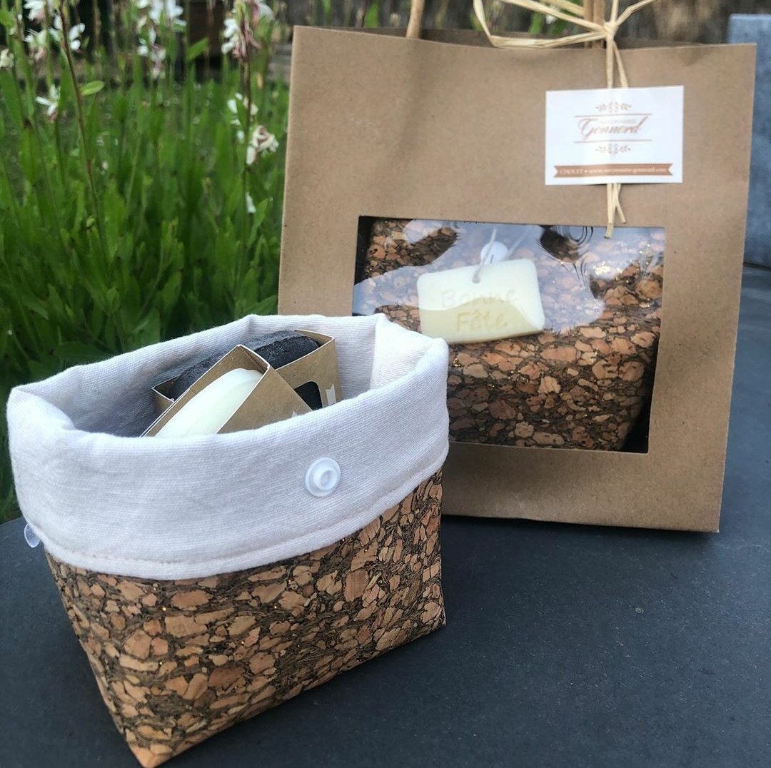 💛 N'hésitez pas à passer commande sur notre site où directement en boutique pour la #FeteDesPeres !

Venez découvrir notre coffret à barbe et nos petits paniers en liège !

Suivez-nous sur Instagram et Facebook ! 💛

100% BIO &amp; 100% artisanal !

#Prenezsoindevous #JeudiPhoto