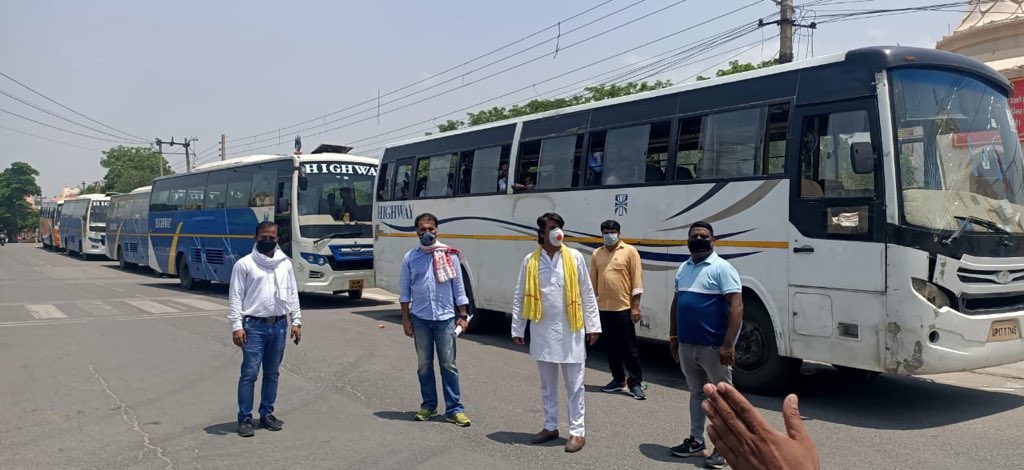 5 more busses to Various Districts of Bihar, these were migrants stuck at AIIMS rain Basera & surprisingly Pregnant women wanting to go back home as there are scared of going to hospitals due to #CoronavirusCrisis #migrantsontheroad .Total Buses Sent 37 n 1550 people.
