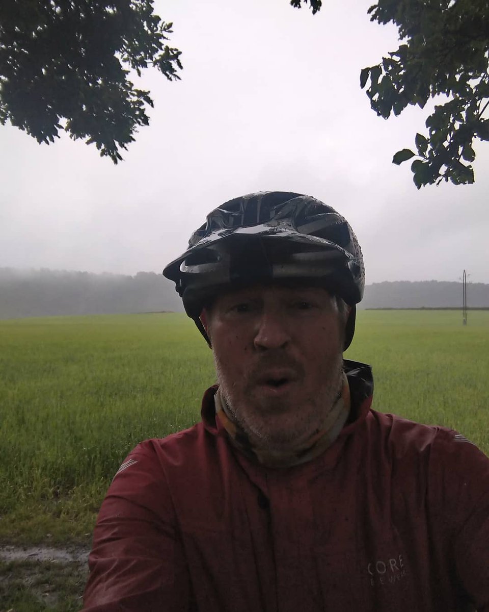 MrPaulBoden's tweet photo. Working from home has both it physical and mental challenges....managed to drag my @r5£ out of bed early this morning for a couple of hours spin in the rain....that felt so good.... Recharge, Refocus, Revive
.
.
.
#gorebikewear #troylee #mentalhealth #recharge #refocus #revive https://t.co/VqTm4vbnxs