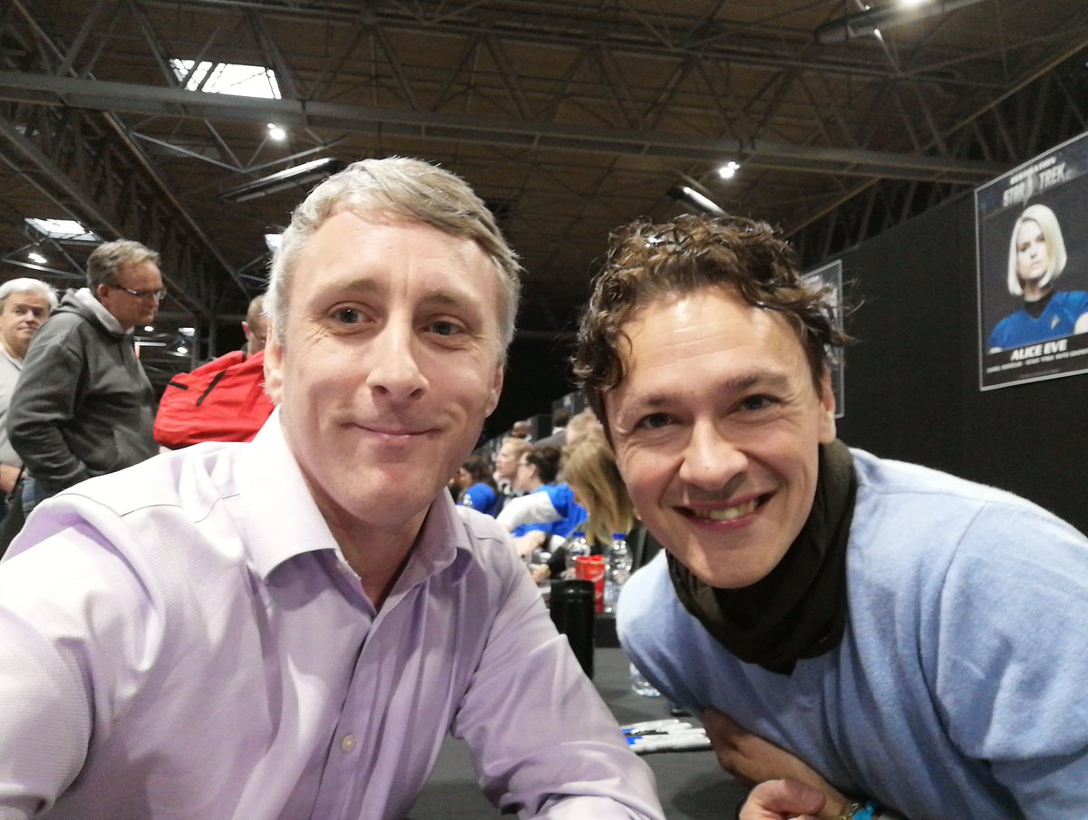 KevinStanley78's tweet photo. Memories like this from #DST2018/19 in Birmingham will last forever.
The Star Trek Discovery cast are so amazing! Committed to the show, generous to the fans and talented.
@MrKenMitchell @actordougjones @marythechief
@harryjjudge
@albinokid
@wcruz73 https://t.co/05MBDUtehs